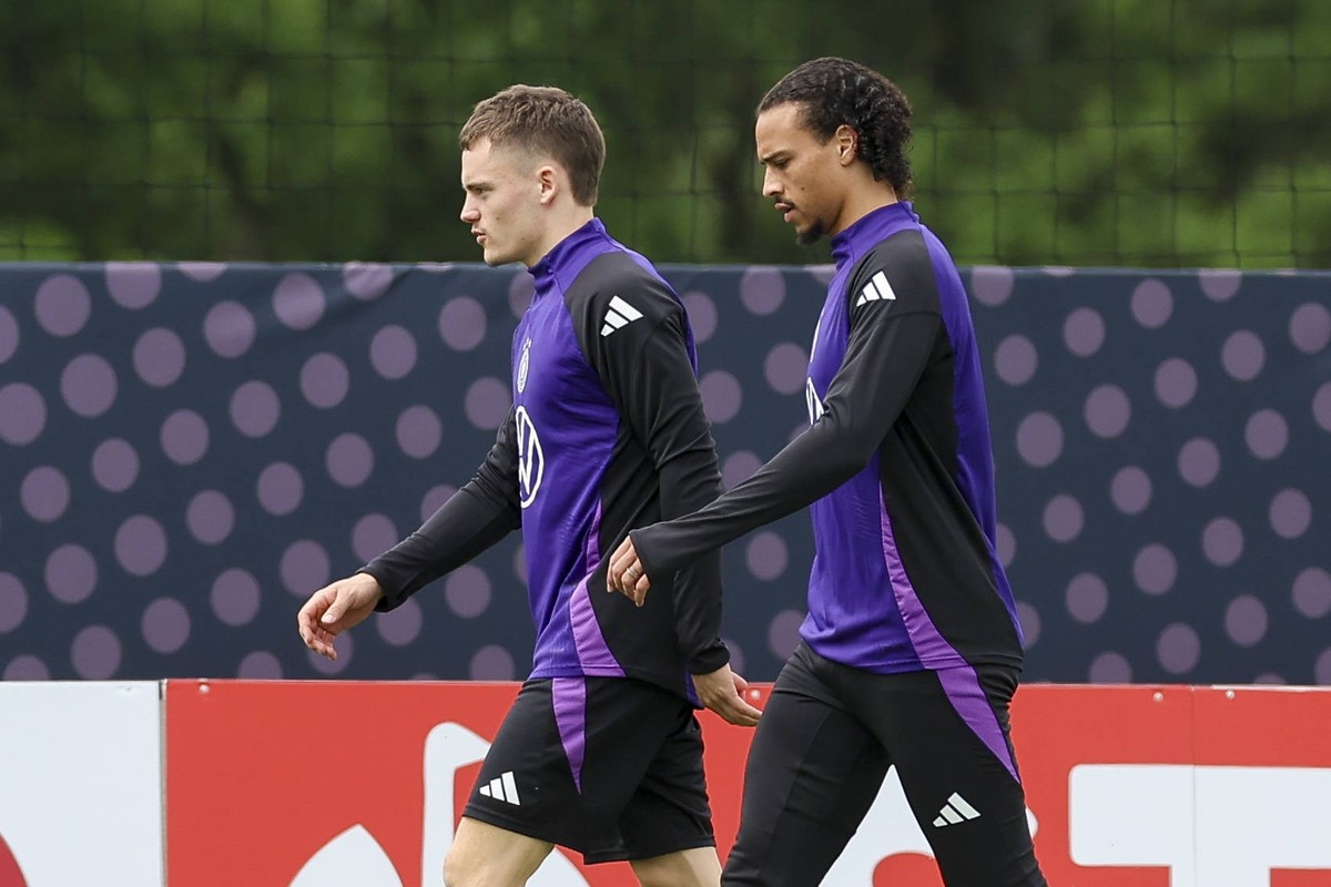 Florian Wirtz und Leroy Sane gehen zum Trainingsplatz, Training Tag 5, Trainingslager der deutschen Natiionalmannschaft, Spa- und GolfResort Weimarer Land, 31.05.2024, Blankenhain, Deutschland. *** Fl ...