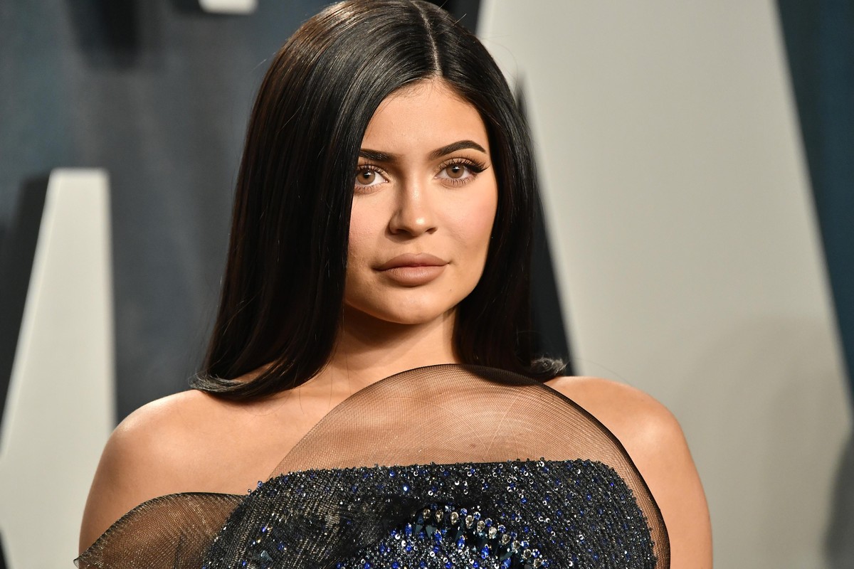 BEVERLY HILLS, CALIFORNIA - FEBRUARY 09: Kylie Jenner attends the 2020 Vanity Fair Oscar Party hosted by Radhika Jones at Wallis Annenberg Center for the Performing Arts on February 09, 2020 in Beverl ...