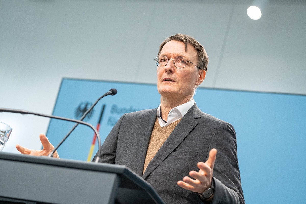 Pressekonferenz Thema haus�rztliche Versorgung im Bundesgesundheitsministerium Karl Lauterbach, BundesgesundheitsministerPressekonferenz Thema haus�rztliche Versorgung im Bundesgesundheitsministerium  ...