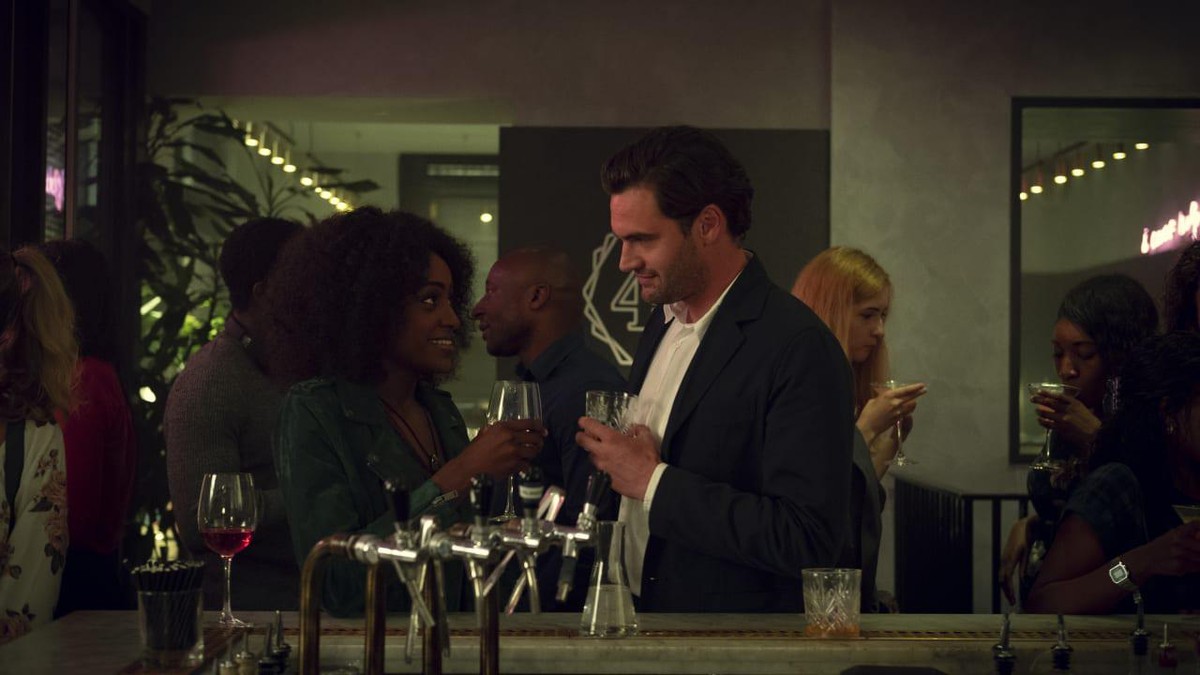 Simona Brown und Tom Bateman in &quot;Sie weiß von dir&quot;