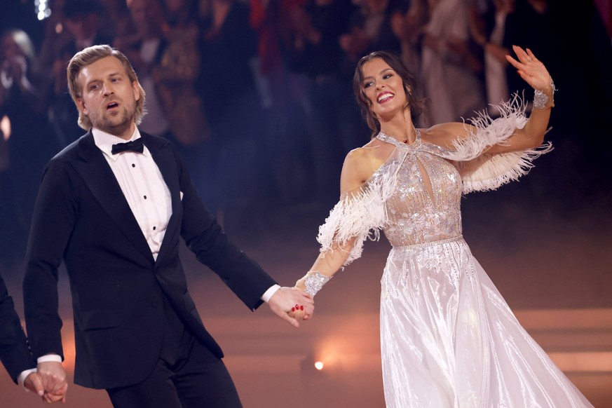 Unternehmer Tillman Schulz und Tänzerin Patricija Ionel bei der 17. Staffel der RTL-Tanzshow Let s Dance im MMC Coloneum. Köln, 23.02.2024 NRW Deutschland *** Entrepreneur Tillman Schulz and dancer Pa ...