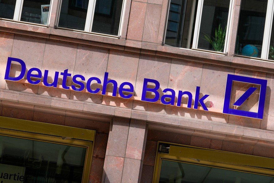 Symbolbild Unternehmenslogo Geldinstitute Deutsche Bank Symbolfoto Unternehmenlogo Finanzdienstleister Deutsche Bank Deutschland *** Symbol image company logo financial institutions Deutsche Bank symb ...