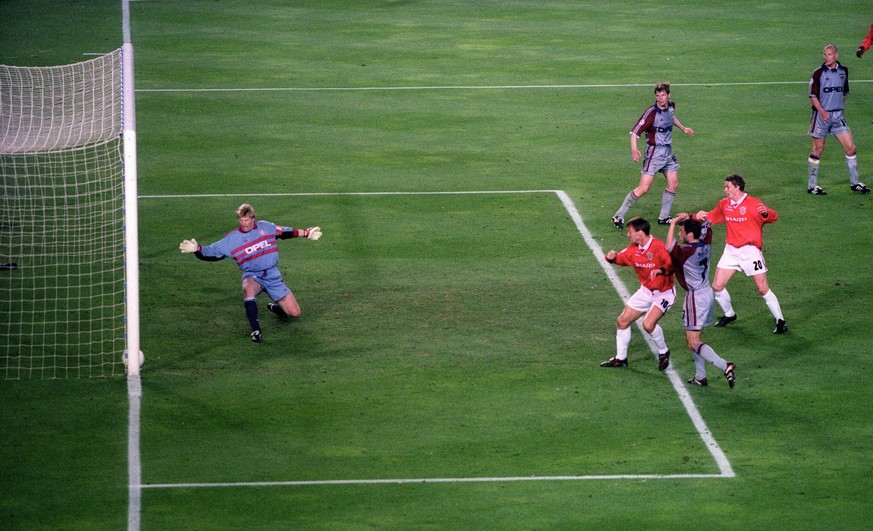 Teddy Sheringham scores the equalising goal - UEFA Champions League final 1999 - Manchester United vs Bayern Munich at the Now Camp Stadium, Barcelona, Spain - 26th May 1999 Pictures Simon Bellis/Spor ...