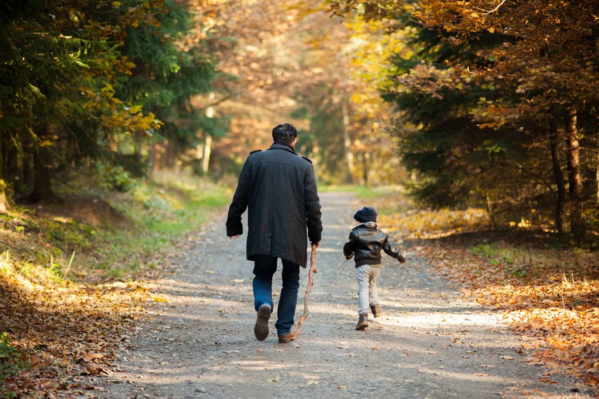 Vater und Sohn *** father and son PUBLICATIONxINxGERxSUIxAUTxONLY photocase_1409659