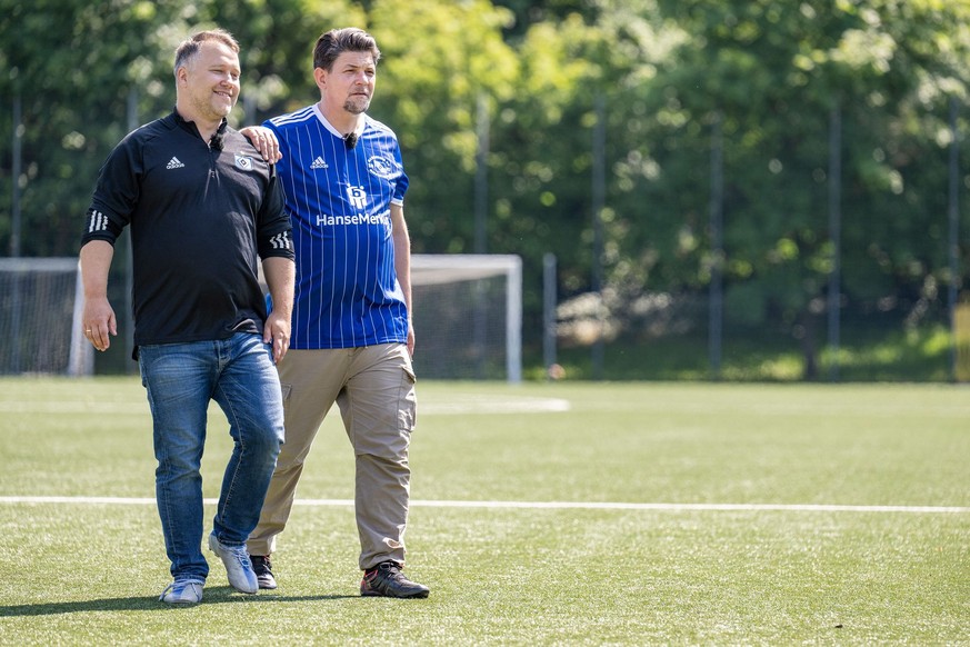 Anton Schmaus (l.) und Tim Mälzer

+++ Die Verwendung des sendungsbezogenen Materials ist nur mit dem Hinweis und Verlinkung auf RTL+ gestattet. +++