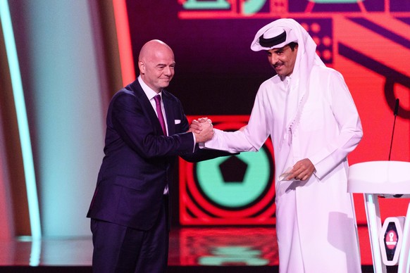 FIFA-Präsident Gianni Infantino (l.) und Sheikh Tamim bin Hamad Al Thani, der Emir von Katar