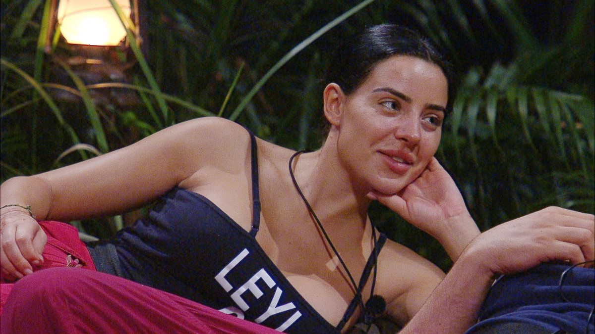ACHTUNG: SPERRFRIST FÜR ALLE MEDIEN BIS ZUM SHOWENDE, SAMSTAG, 03.02.2024, 24:00 UHR !!! Tag 16 im Camp. Leyla erkundigt sich nach Twenty4Tims Liebesleben. Der Influencer: &quot;Ja, ja. So zwei bis dr ...