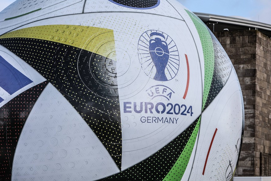 Fussball, DFB Nationalmannschaft Saison 2023/24 Deutsche Nationalspieler auf dem Maifeld in der Adidas Fussballliebe Drop Zone wo der offizielle EM Ball der Euro 2024 pr