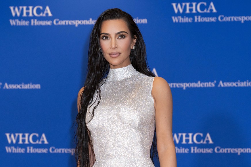 Kim Kardashian poses for photographers as she arrives at the annual White House Correspondents&#039; Association Dinner in Washington, Saturday, April 30, 2022. (AP Photo/Jose Luis Magana)