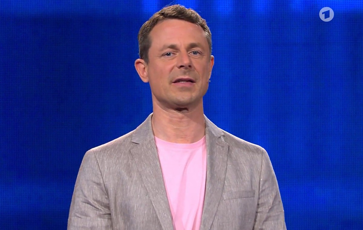Alexander Bommes legt sich bei "Gefragt – Gejagt" hin und wieder mit den Quiz-Profis an.