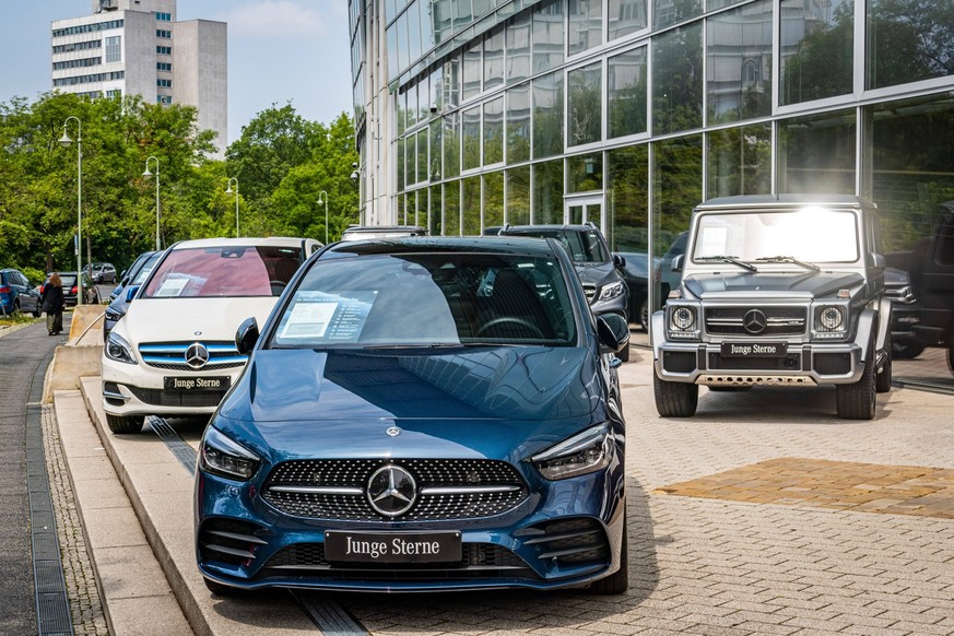 12.06.2020,Berlin,Deutschland,GER,DAIMLER Mercedes-Benz Niederlassung am Salzufer im Bezirk Charlottenburg.Gebrauchte Mercedes Fahrzeuge stehen zum Verkauf. *** 12 06 2020,Berlin,Germany,GER, DAIMLER  ...