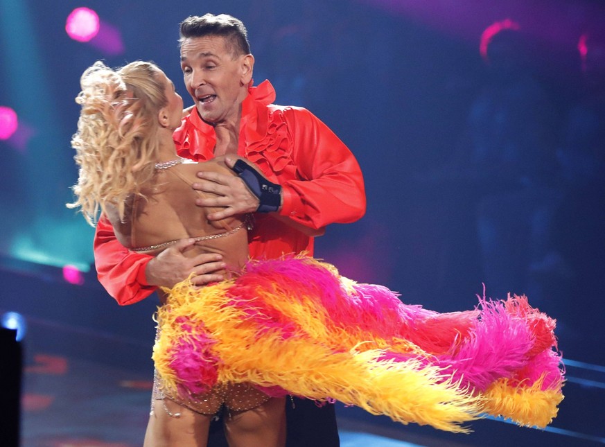 Mark Keller mit Kathrin Menzinger in der achten Live-Show der 17. Staffel der RTL-Tanzshow Let s Dance im MMC Coloneum. K