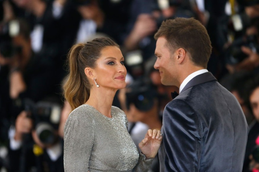 NEW YORK, NY - MAY 01: Gisele Bundchen and Tom Brady attend &quot;Rei Kawakubo/Comme des Garcons: Art Of The In-Between&quot; Costume Institute Gala at Metropolitan Museum of Art on May 1, 2017 in New ...