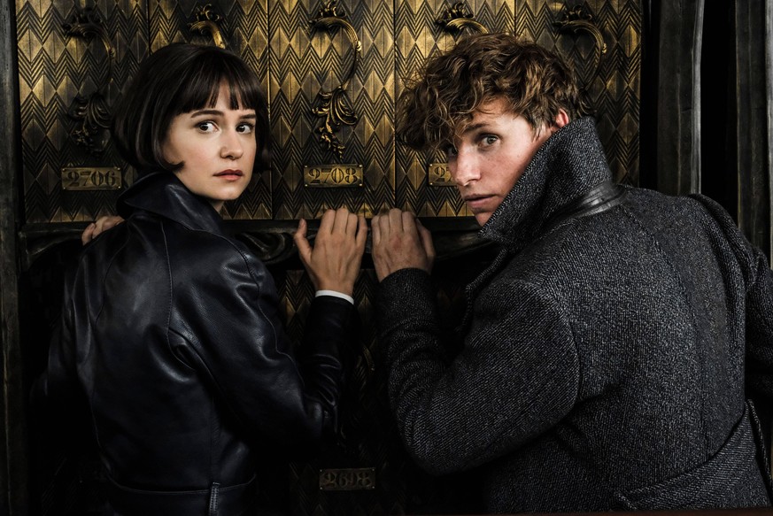 FANTASTIC BEASTS: THE CRIMES OF GRINDELWALD, from left: Katherine Waterston, Eddie Redmayne, 2018. ph: Jaap Buitendijk / 2018 Warner Bros. Ent. All Rights Reserved. Wizarding WorldTM Publishing Rights ...