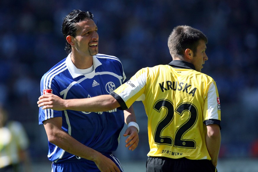 Im Derby gibt es nur wenige Zärtlichkeiten: Wissen auch Kevin Kuranyi (l.) und Marc-André Kruska.