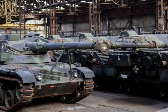 While the Europeans have to send Leopards 2 and other tanks to Ukraine, some 500 heavy and light tanks Leopards 1 and Cheetahs... are stored in the hangars of the defence company OIP Land Systems near ...