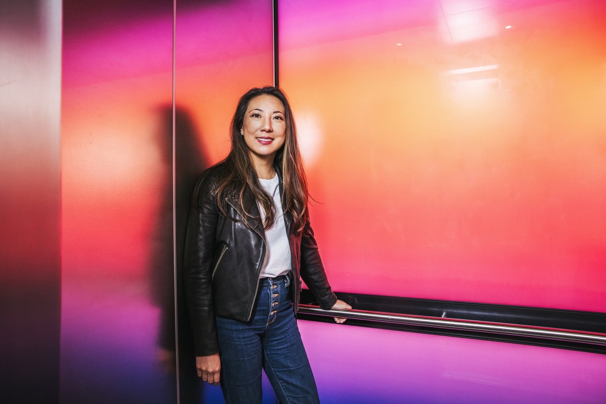 Faye Iosotaluno ist seit 2024 die zweite CEO des Tinder-Unternehmens.