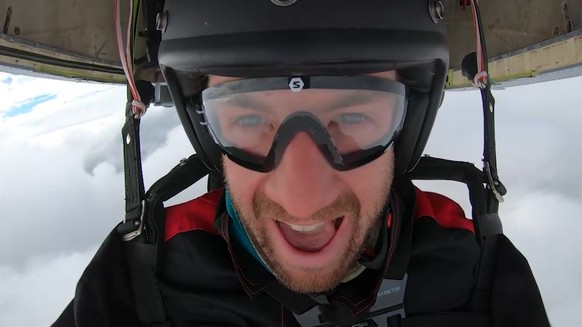 Luke Mockridge hängt in 2.000 Metern Höhe an einem Flugzeug, dann "läuft etwas schief".