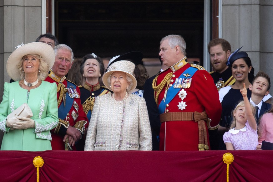 Platinum Jubilee. EMBARGOED TO 1500 FRIDAY MAY 6 File photo dated 8/6/2019 of Queen Elizabeth II is joined by members of the royal family, including the Duke of York, Duke and Duchess of Sussexon the  ...