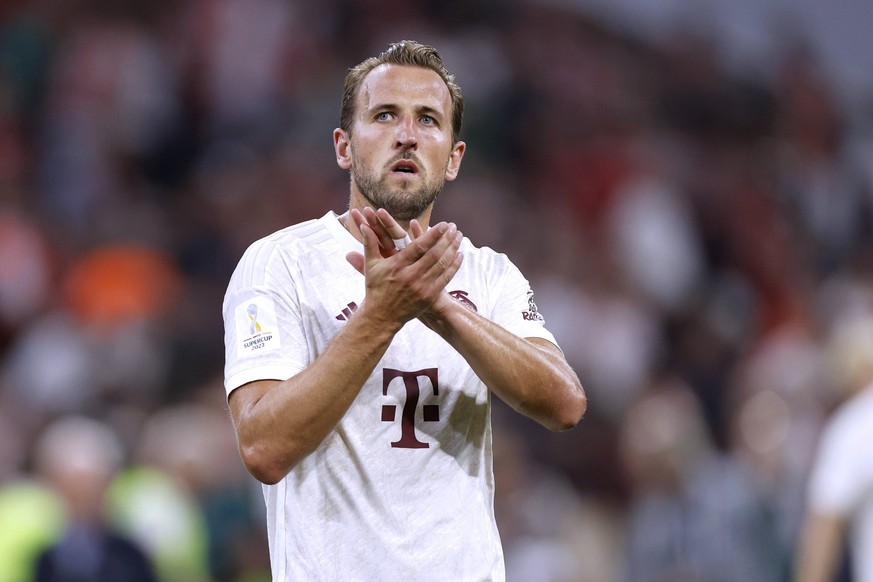 KANE Harry Team FC Bayern Muenchen nach dem Spiel DFL Fussball Bundesliga Saison 2023 - 2024 Super Cup Finale 2023 Spiel FC Bayern Muenchen - RB Leipzig am 12.08. 2023 in Muenchen DFL REGULATIONS PROH ...