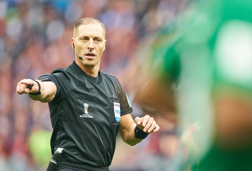 Russia- Saudi Arabia, Soccer, Moscow, June 14, 2018 Referee Nestor PITANA, ARG with whistle, gestures, shows, referee, individual action RUSSIA - SAUDI ARABIA 5-0 FIFA World Cup WM Weltmeisterschaft F ...