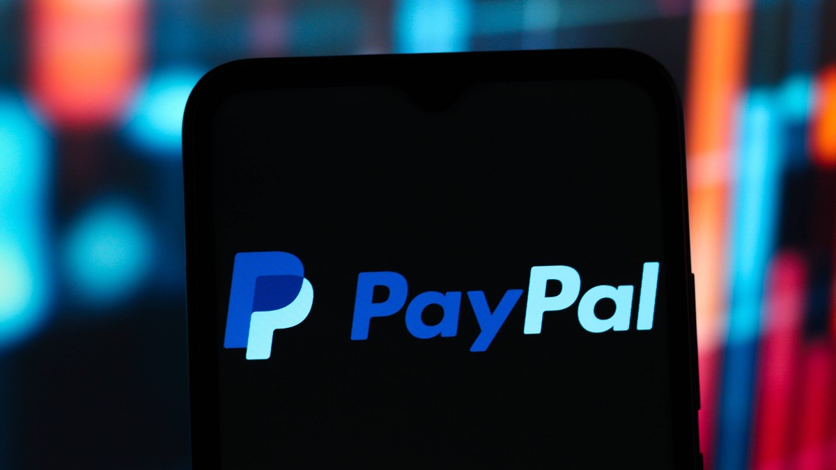 Photo illustration in Canada - 10 Jun 2025 In this photo illustration, the PayPal Pay Pal logo is seen displayed on a smartphone screen. Canada Copyright: xThomasxFullerx/xSOPAxImagesx TFSPI_19062025- ...