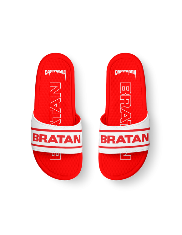 Die Badeschuhe gibt es mit der Aufschrift "Bratan" oder "Bratina".