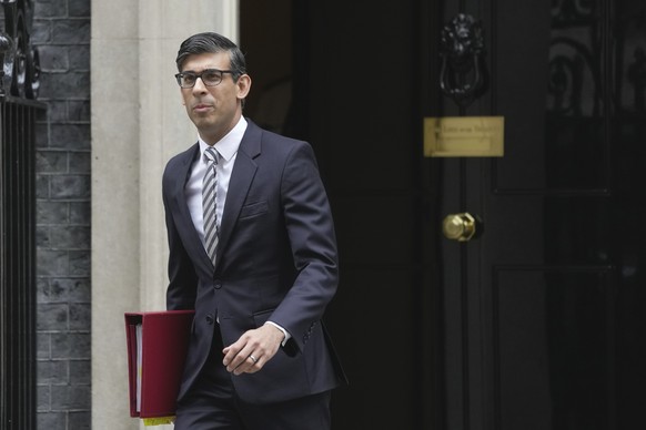 Britain&#039;s Prime Minister Rishi Sunak leaves 10 Downing Street to go to the House of Commons for his weekly Prime Minister&#039;s Questions in London, Wednesday, April 26, 2023. (AP Photo/Kin Cheu ...