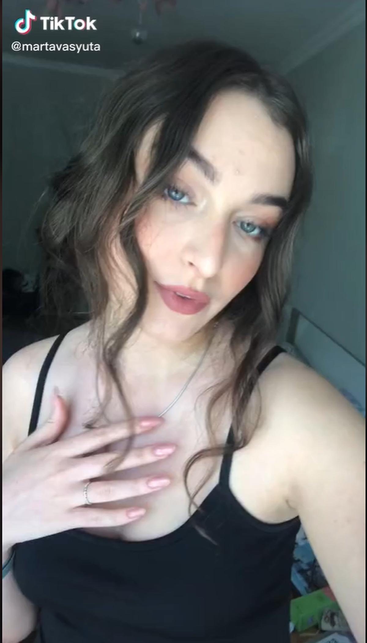 Marta in einem TikTok-Video.