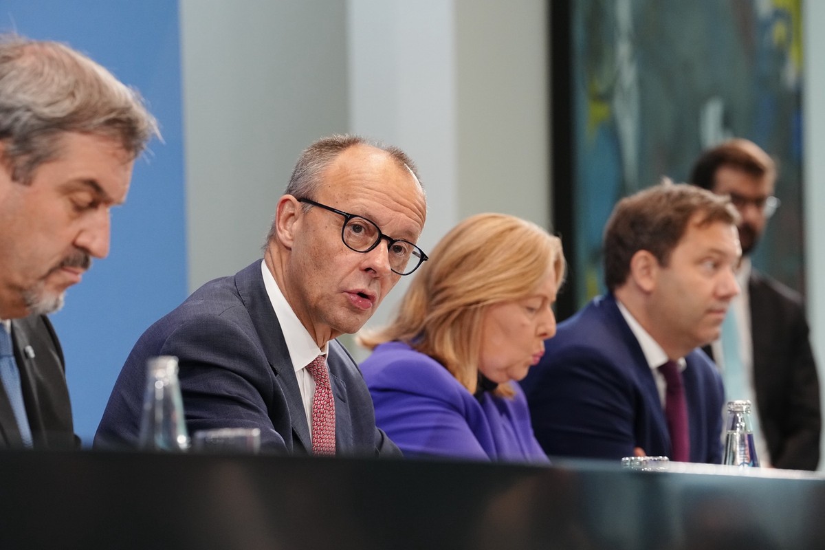 09.10.2025, Berlin: Nach dem Koalitionsausschuss geben Markus Söder (l-r), Ministerpräsident von Bayern und Vorsitzender der CSU, Friedrich Merz, Bundeskanzler und Bundesvorsitzender der CDU, Bärbel B ...