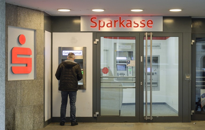 Filiale Sparkass, ATM, Marburgo, Assia, Germania *** Filiale Sparkass, ATM, Marburgo, Assia, Germania