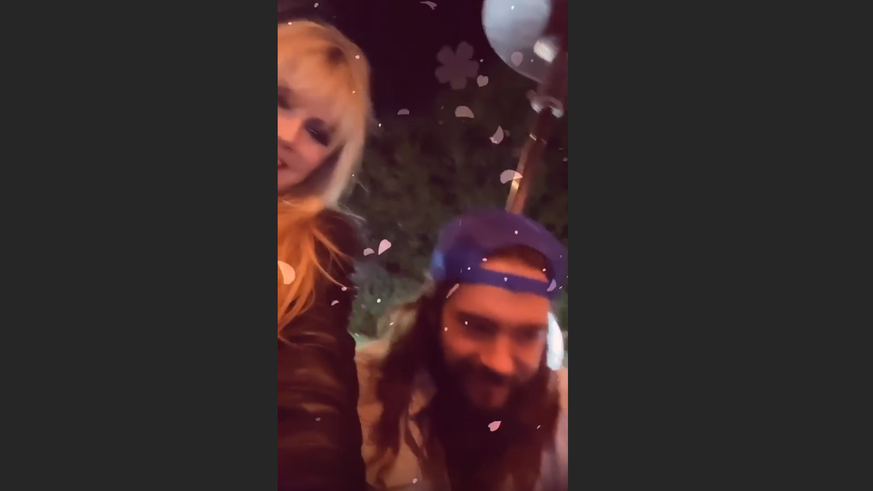 Tom Kaulitz enthüllt auf einer Party die Penislänge – Heidi Klum schämt sich