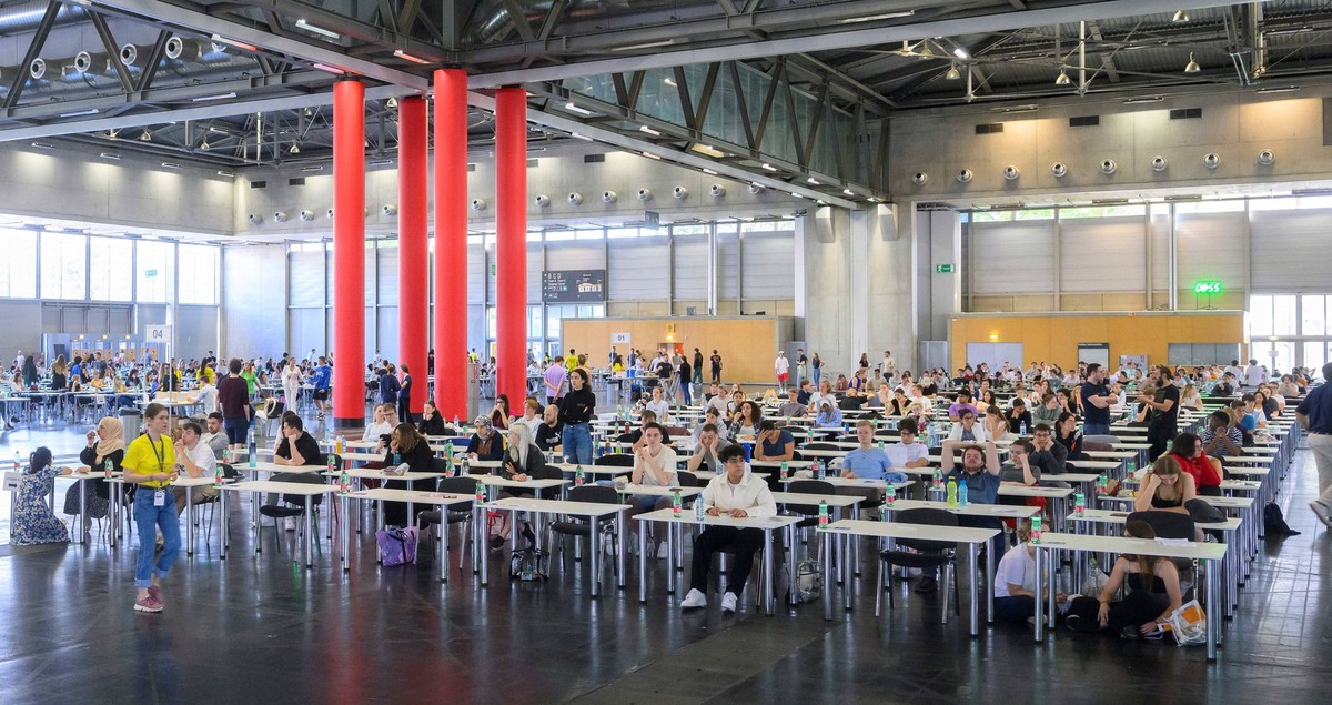 20230707 MedUni - PG zum Aufnahmeverfahren fuer das Medizinstudium in Wien WIEN, OESTERREICH - 7. JULI: Studenten vor dem Test im Rahmen eines Pressegespraechs der medizinischen Universitaet Wien anl. ...