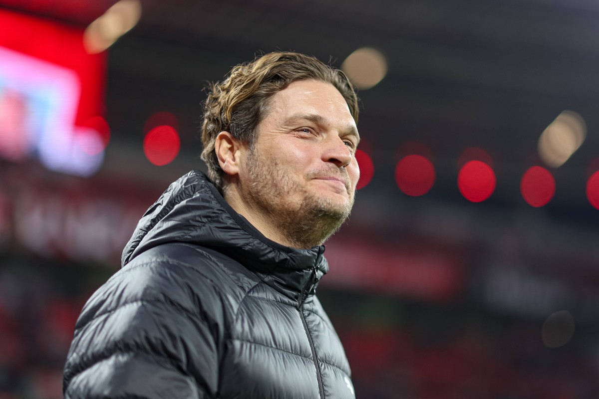 Germany, Leverkusen, 03.12.2023, BayArena, Bayer 04 Leverkusen vs Borussia Dortmund - 1. Bundesliga, Trainer Edin Terzic Borussia Dortmund looks on Leverkusen BayArena North Rhine-Westphalia Germany * ...