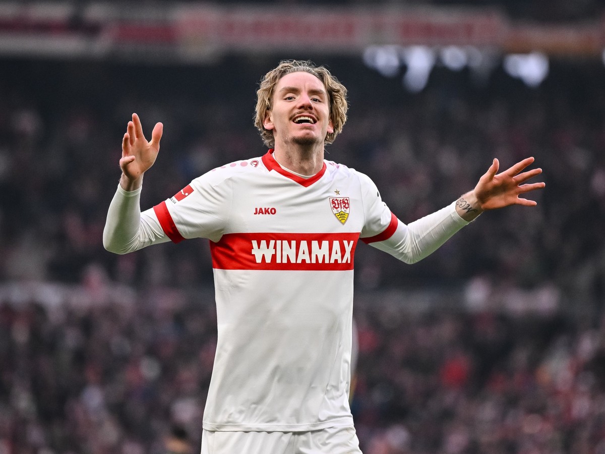 15.02.2025, Baden-Württemberg, Stuttgart: Fußball: Bundesliga, VfB Stuttgart - VfL Wolfsburg, 22. Spieltag, MHPArena. Stuttgarts Nick Woltemade jubelt nach seinem Tor zum 1:0. (zu dpa: «18 «unreife» M ...