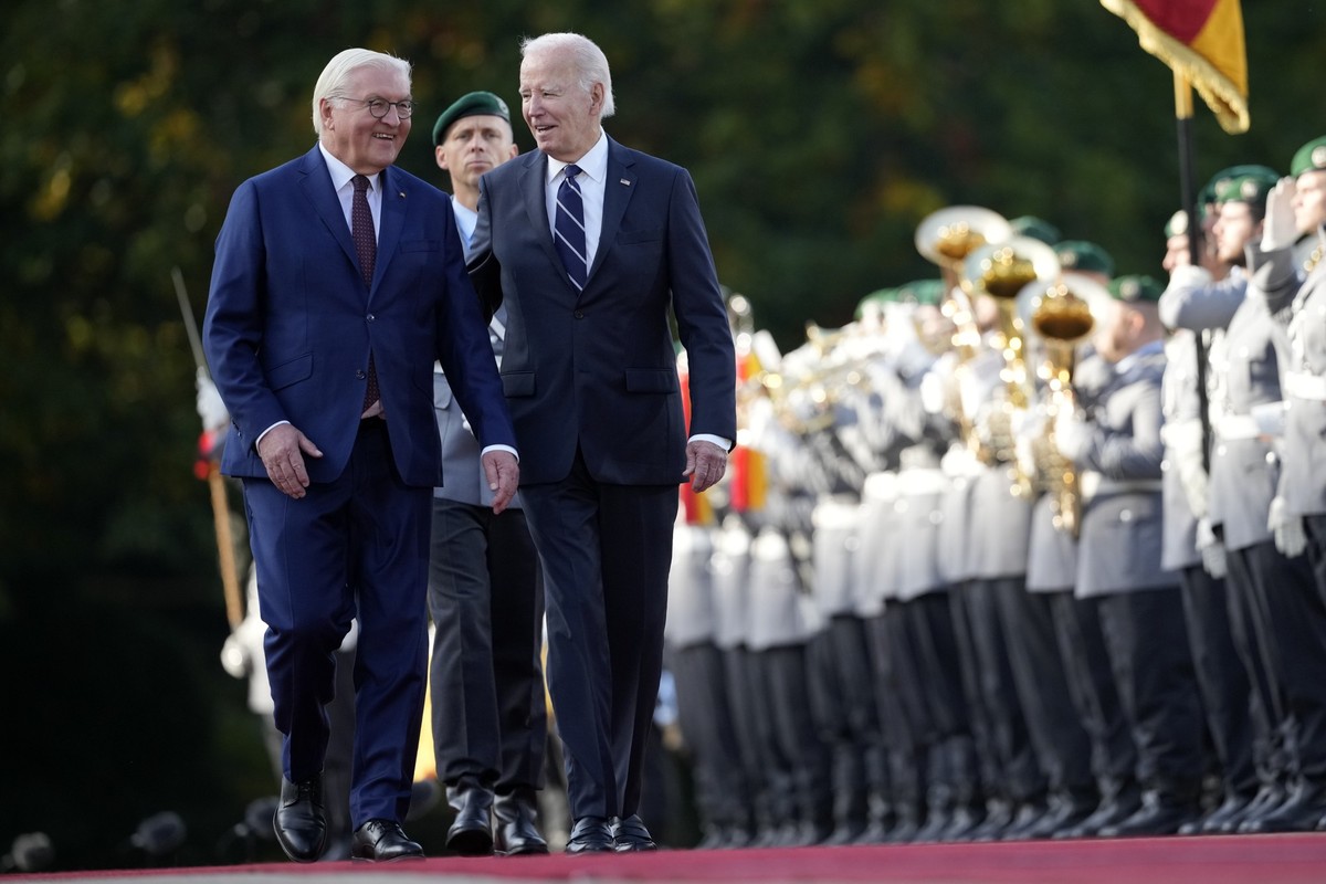 President Joe Biden and German President Frank-Walter Steinmeier inspect the military honour guard during the welcoming ceremony at Bellevue Palace in Berlin, Germany, Friday, Oct. 18, 2024. (AP Photo ...