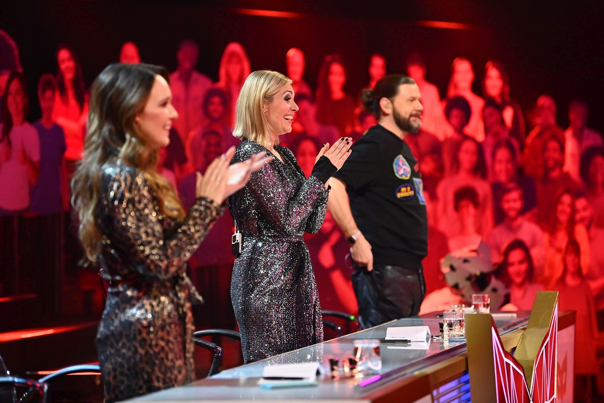 Die &quot;The Masked Singer&quot;-Jury zum Auftakt der vierten Staffel: Carolin Kebekus, Ruth Moschner und Rea Garvey.
