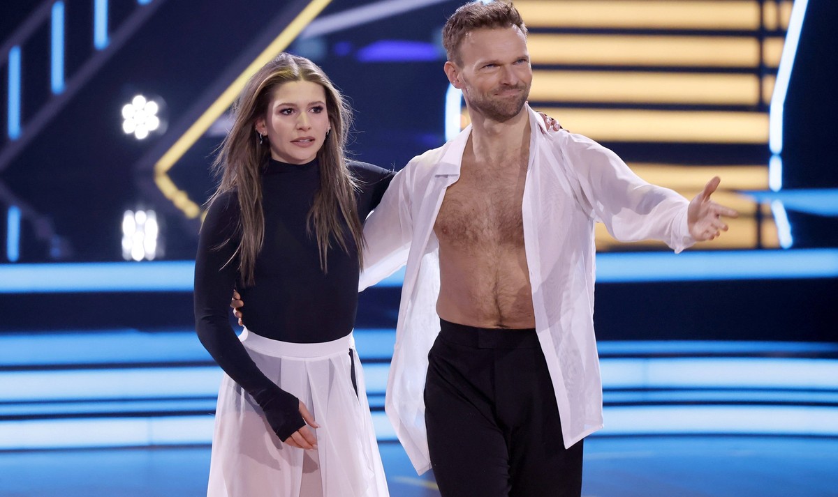 Moderatorin Jana Wosnitza und Tänzer Vadim Garbuzov in der zweiten Live-Show bei der 17. Staffel der RTL-Tanzshow Let s Dance im MMC Coloneum. Köln, 08.03.2024 NRW Deutschland *** Presenter Jana Wosni ...