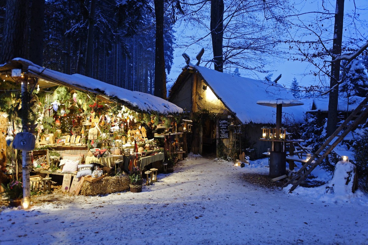 Bildnummer: 54772199 Datum: 03.12.2010 Copyright: imago/imagebroker
Christkindlmarkt an der Waldbühne, Halsbach, Oberbayern, Bayern, Deutschland, Europa Reisen Jahreszeit Winter kbdig xsp xo0x 2010 qu ...