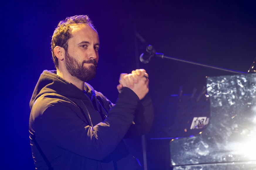 ARCHIV - 25.03.2023, Berlin: Igor Levit, Pianist, spielt beim &quot;Berlin Climate Aid&quot; Konzert am Brandenburger Tor. Der Star-Pianist Igor Levit hat