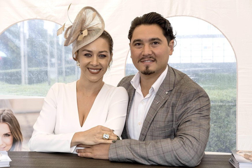 Oana Nechiti und Erich Klann beim Audi Ascot Renntag 2019 auf der Galopprennbahn Neue Bult. Hannover-Langenhagen, 18.08.2019 *** Oana Nechiti and Erich Klann at the Audi Ascot Race Day 2019 at the rac ...