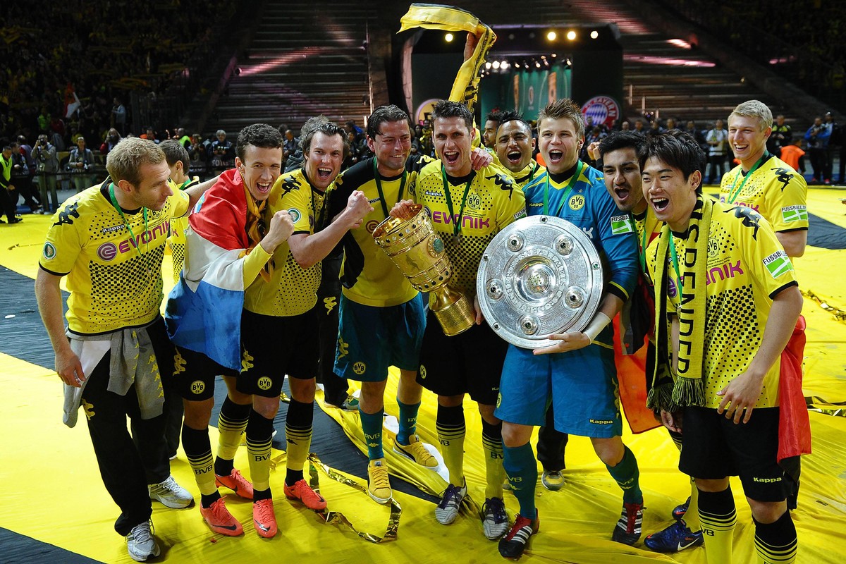 Bildnummer: 10563878 Datum: 12.05.2012 Copyright: imago/Revierfoto
Fu�ball DFB Pokalfinale Borussia Dortmund - Bayern M�nchen am 12.05.2012 im Olympia Stadion in Berlin Dortmunder Spieler pr�sentiere ...