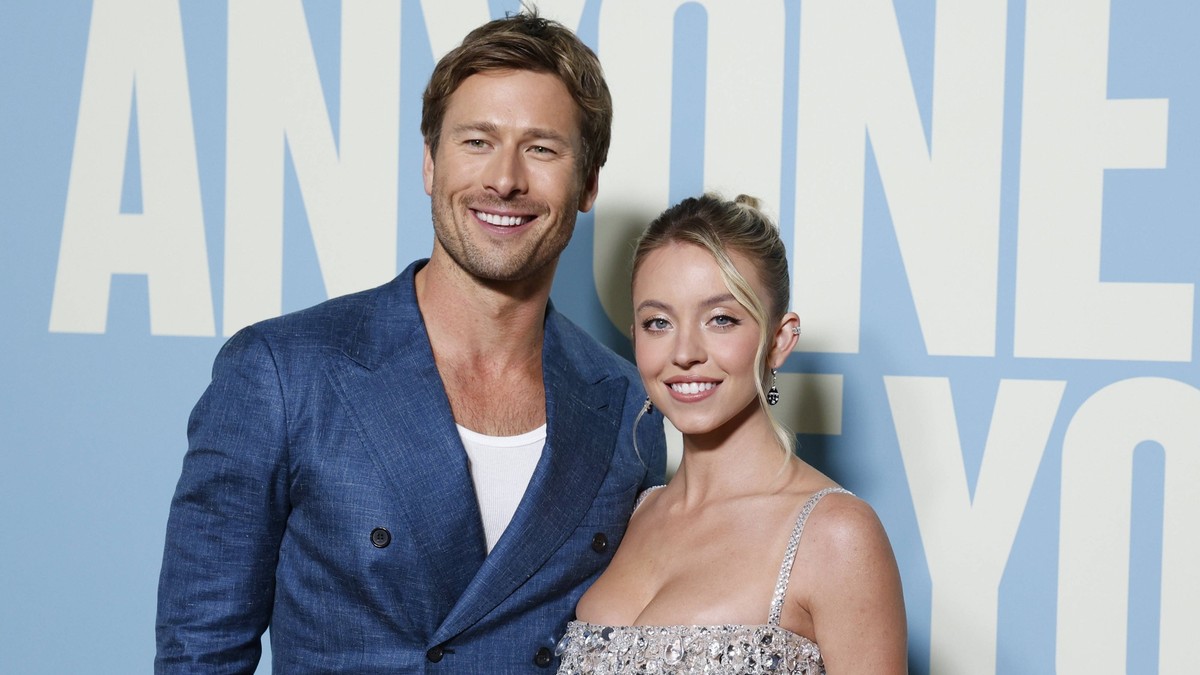 Sydney Sweeney and Glen Powell arrive on the red carpet at the Columbia Pictures Anyone But You New York Premiere at AMC Lincoln Square Theater on Monday, December 11, 2023 in New York City. PUBLICATI ...