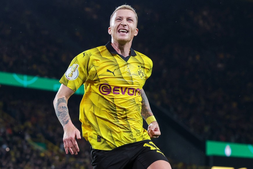 01.11.2023, Fussball, Saison 2023/2024, DFB-Pokal, 2. Runde, Borussia Dortmund - TSG 1899 Hoffenheim, Marco Reus Borussia Dortmund bejubelt das Tor zum 1:0, Dortmund Signal Iduna Park NRW Deutschland  ...