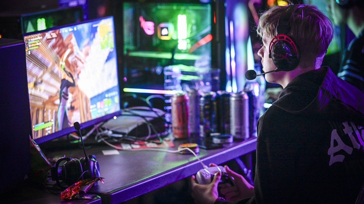STOCKHOLM, SWEDEN 2024-11-24 Computer game enthusiasts visit the three-day gaming festival DreamHack Stockholm, at the Stockholm Fair on Nov. 23, 2024. pHoto: Fredrik Sandberg / TT / code 10080 STOCKH ...