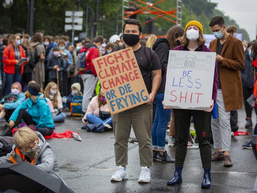 Globaler Klimastreik unter dem Motto keingradweiter im rahmen von Fridays For Future am 25. September 2020 in Berlin Das Kollektiv Fridays For Future hat am 25.09.2020 dazu aufgerufen am Globalen Klim ...