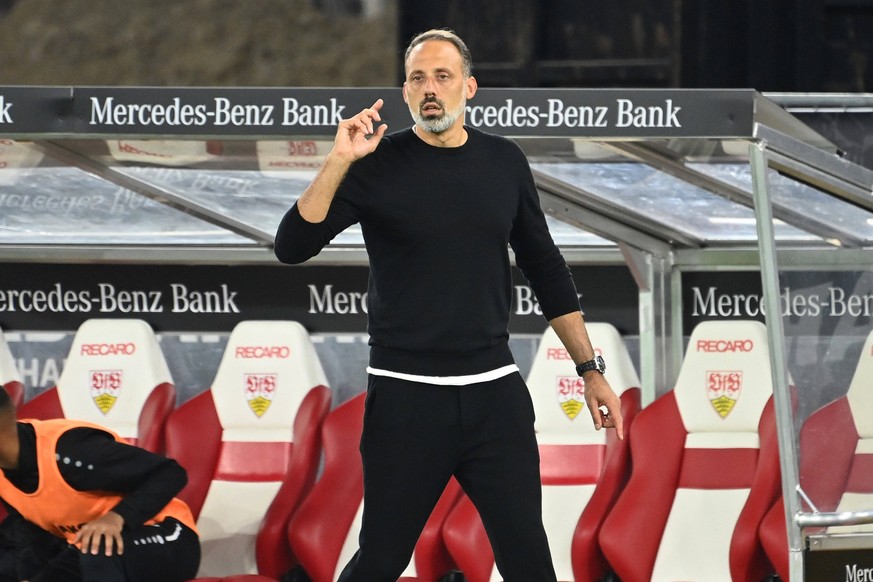 Pellegrino Matarazzo Trainer VFB Stuttgart, Gestik,gibt Anweisungen, Einzelbild,angeschnittenes Einzelmotiv,Halbfigur,halbe Figur. Fussball 1. Bundesliga Saison 2022/2023, 9.Spieltag, Spieltag09, VFB  ...