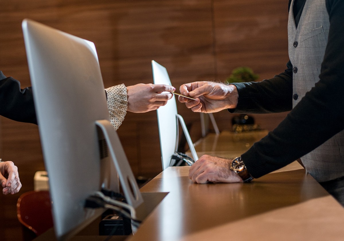 Businessman checkout on reception