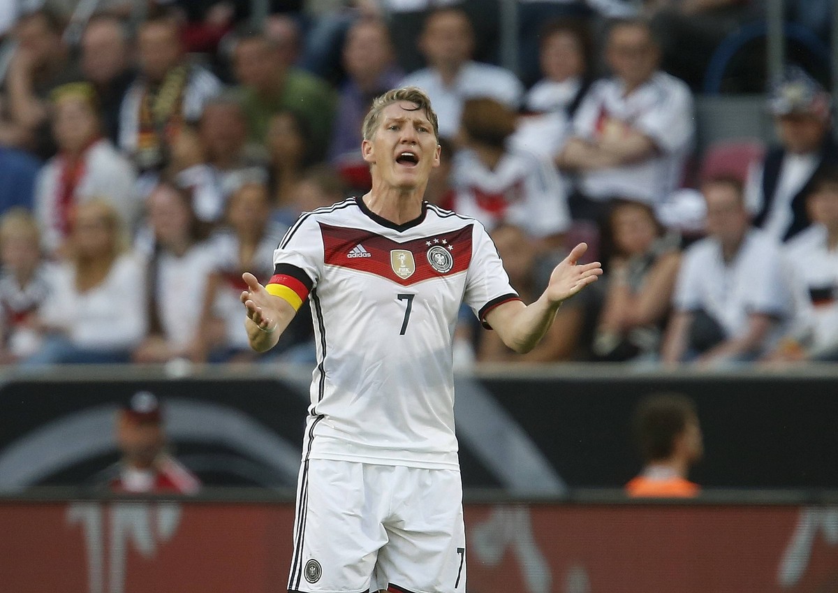 Bastian Schweinsteiger gehört zu den bekanntesten Fußballern im Land – diese Reichweite nutzt er nicht immer.