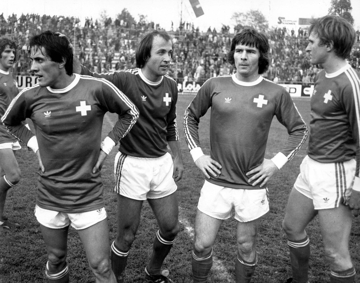 Gabet Chapuisat (2. v. r.) war wie Schweizer Nationalspieler.